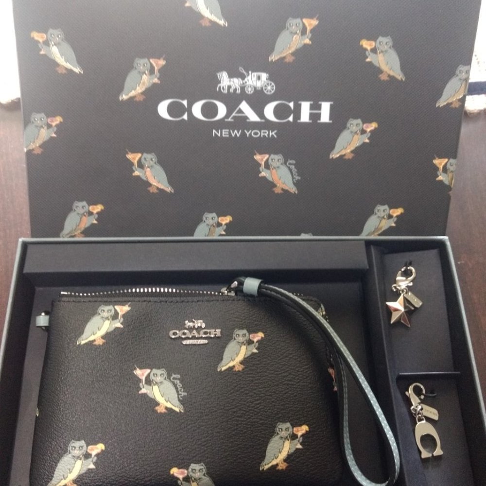 Coach Wristlet Owl print
